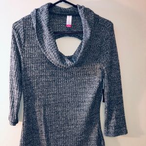 3/4 sleeve soft gray top